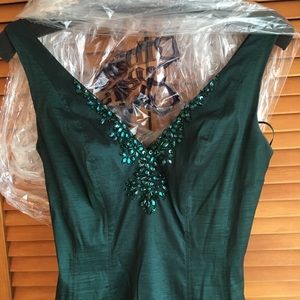 Nicole Miller Emerald Green Size 2 Prom/Ball Gown